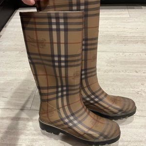 Burberry rainboots